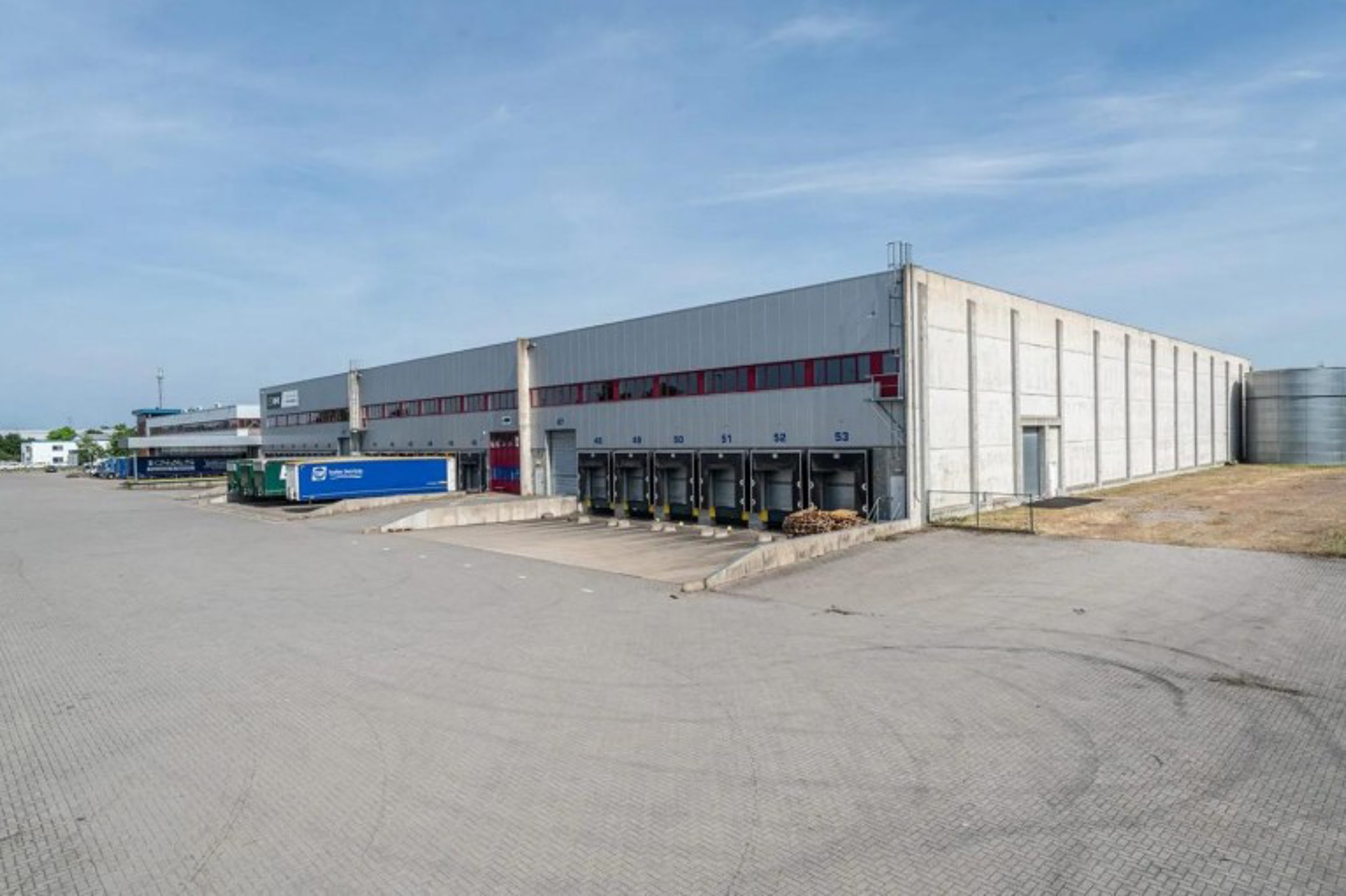 Magazijn  Unit  : 3.070 m² + mezzanine 371m² en kantoor  - foto 1