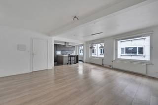 Ontdek dit verzorgd en energiezuinig appartement, rustig gelegen in de Windmolenstraat 23 bus 3, op een steenworp van het Dusartplein en het...