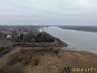 Ontdek de perfecte plek om te wonen in harmonie met de natuur! Dit prachtige perceel van 6.257 m² biedt een adembenemend uitzicht op de Schelde...