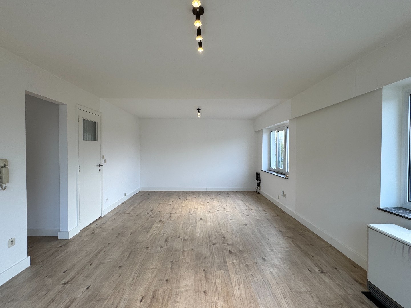 Verzorgd appartement met 2 slaapkamers en garage. - foto 2