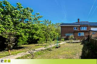 VOLLEDIG GERENOVEERDE KARAKTERVOLLE WONING MET 4 SLAAPKAMERS, CV AARDGAS 2021, NIEUWE KEUKEN, NIEUWE BADKAMER EN VOLLEDIG NIEUW DAK MET ZONNEPANELEN EN BATTERIJ, CENTRAAL GELEGEN NABIJ HET CENTRUM EN STATION OP 5A