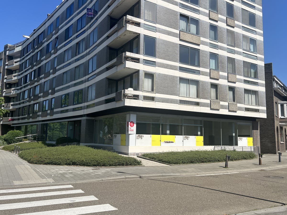 Single storey commercial property for rent in the center of Hasselt - photo 1