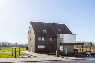 Te koop te Lede!Bent u op zoek naar een ruime, energiezuinige woning op een topligging met open zicht op de velden? Dan is deze eigendom precies wat...