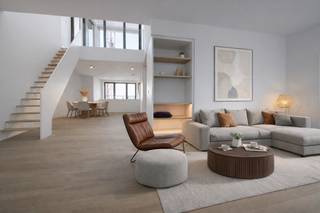 <p>Ontdek deze exclusieve penthouse op de vijfde verdieping van de nieuwbouwrealisatie “Scheldehof” op Nieuw Zuid, ontworpen door toparchitect Max Dudler.<br /><br />Het appartement bevindt zich op een absolute toplocatie, omgeven door tal van trendy restaurants zoals Misera en Nebo, de bekende bakkerij Dellafaille, vooraanstaande kunstgalerijen en de recent vernieuwde Scheldekaaien met hun prachtige wandelboulevard langs het water.<br /><br />De ruime leefruimte geniet van een optimale lichtinval dankzij de grote raampartijen en biedt toegang tot een terras van ca. 12 m² met uitzicht op de Schelde.<br /><br />De volledig geïnstalleerde open keuken is naadloos afgewerkt in een modern, greeploos design en uitgerust met alle nodige toestellen: vaatwasser, inductiekookplaat met geïntegreerde afzuiging, spoelbak, koelkast, vriezer en combioven.<br /><br />De slaapkamer heeft eveneens zicht op de Schelde en een aansluitende badkamer met inloopdouche en dubbele lavabo en toilet.<br /><br />Op de tweede verdieping bevindt zich een mezzanine met aansluitend een zuidgericht dakterras van ca. 20 m², opnieuw met prachtig uitzicht over de Schelde.<br /><br />In de inkomhal is een apart gastentoilet, een berging met aansluiting voor wasmachine, verder voorzien de ingewerkte maatkasten voldoende ruimte voor dressing. <br /><br />Een ondergrondse autostaanplaats met laadpaal is bij te huren aan 150 Euro per maand. <br /><br />EPB in opmaak – label A<br /><br />Gemeenschappelijke lasten: 140 Euro per maand.<br />De nutsvoorzieningen warmtenet-zuid, water en elektriciteit zijn privé op te nemen door de huurder.<br /><br />Onmiddellijk beschikbaar.</p>