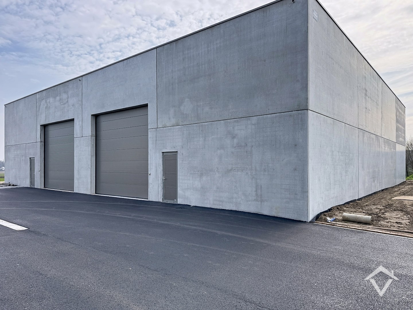 Nieuwbouw loods KMO-UNIT te koop – 326 m² met 1 parkeerplaats inbegrepen op de industriezone te Aartrijke - foto 4