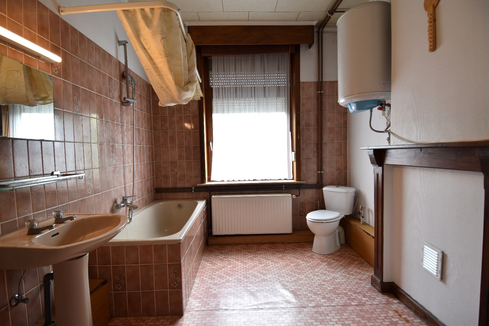 Ruime 3-slaapkamerwoning met bovenliggend appartement (woning) te koop in centrum-Kortrijk - foto 5