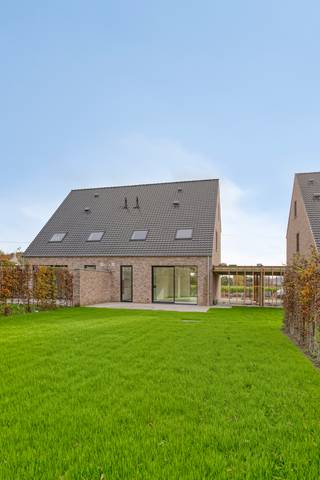 Wielsbeke: instapklare, prachtig afgewerkte woning te huur met grote tuin.Ontdek deze prachtige halfopen woning in Wielsbeke, met comfort, kwaliteit...