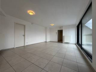 In Hofstade, op een gunstige ligging nabij winkels, scholen en belangrijke invalswegen, bevindt zich dit aangename dakappartement in de...