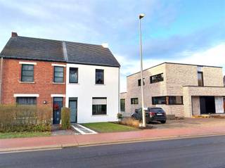 Request your visit at info@optimusvastgoed.be!TEUR: Renovated 3 bedroom semi-detached building with spacious garden!The property is conveniently...