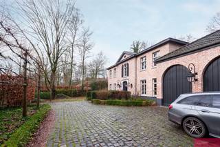 Une vie exclusive dans la verdure de SchildeDans un quartier recherché et au bout d'un cul-de-sac à Schilde, vous trouverez cette spacieuse villa...