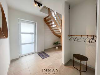 Situated a stone's throw from Bruges city centre, these yet-to-be-built new homes are equipped with all contemporary living comforts.
The photos were taken in the owner's show house to illustrate a similar finish. This show house can be visited by appointment!
Property layout:
On the ground floor there is an entrance hall with guest toilet - spacious bright living space with a modern open-plan kitchen and adjacent separate storage/laundry room. Upstairs there are 4 bedrooms - 1 bathroom with bath and shower and a separate toilet. The spacious attic floor with folding stairs can also be fitted with a fixed staircase.
The garden is south-west facing so you can enjoy the afternoon and evening sun.
One house is equipped with a garage, the garage is accessible via the laundry room.
Advantages:
- Modern & sustainable closed building on central location (easy access) close to Bruges city centre
- Spacious plot with south-west facing garden
- 4 bedrooms
- Solar panels
- Durable maintenance-friendly materials