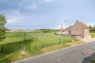 In de Hulstersestraat te Ooigem (Wielsbeke) vinden we dit prachtig gelegen stuk bouwgrond met een totale grondoppervlakte van ca. 4.435 m²...