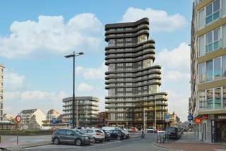 Duplex op de 6e en 7e verdieping te koop in het prestigieuze en architectonisch nieuwbouwproject ‘Heldentoren’, gelegen aan het Heldenplein te Heist met frontaal zicht op de zeedijk en Zee nabij de talrijke winkels en restaurants.<br /><br />Indeling:<br />Op de zesde verdieping: Inkomhal met vestiaire en gastentoilet, lumineuze leefruimte met grote raampartijen die zorgen voor veel lichtinval, terras over de ganse breedte van het appartement, open volledig geïnstalleerde keuken, eerste slaapkamer met douchekamer.<br />Op de zevende verdieping: Tweede volwaardige slaapkamer met ensuite douchekamer, grote berging met warmtepompunit en aansluiting voor wasmachine en droogkast, apart toilet.<br />Unieke kans voor wie op zoek is naar een appartement in dit iconisch project met veel licht en een panoramisch zicht op de zee.<br /><br />Privatieve kelder en fietsenberging inbegrepen in de vraagprijs.<br /><br />Contacteer ons voor bijkomende informatie of een vrijblijvend bezoek!