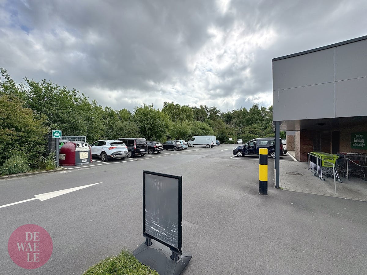 Spacious retail space for rent in Sint-Katelijne-Waver - photo 2