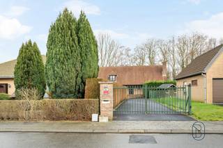Quality villa with adjoining workshop/garage – MouscronLocated in a quiet and green residential area, close to France and Flanders, this perfectly...
