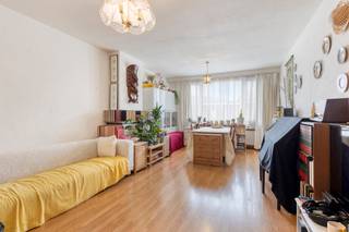 Twee-slaapkamer appartement in een rustige buurt aan de voet van "Het Rivierenhof".Indeling:Via de hal heeft men toegang tot alle ruimtes van het...