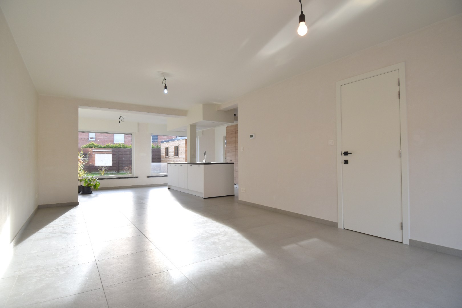 Volledig gerenoveerde woning met tuin en 3 slaapkamers - foto 2