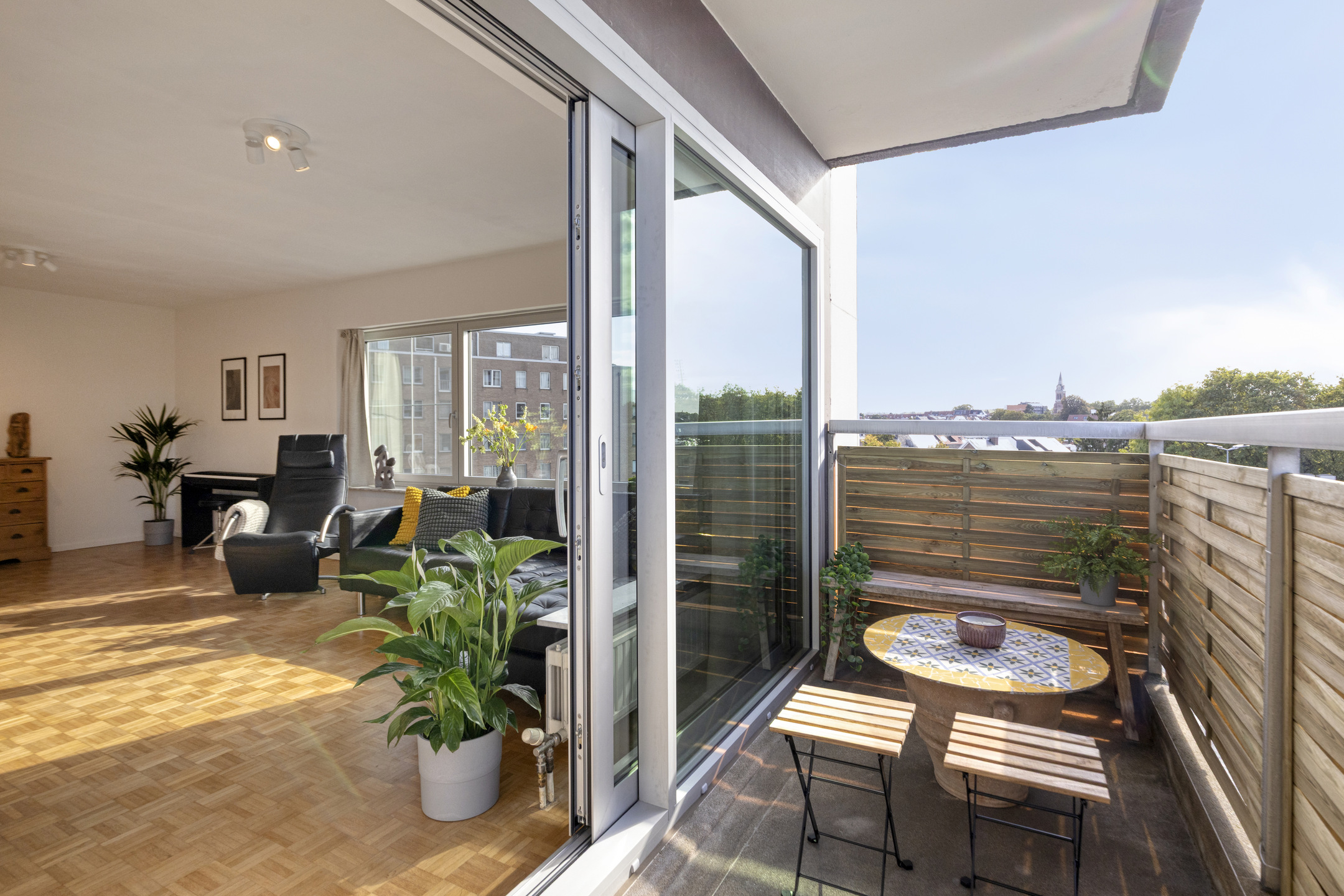 Lichtrijk 3 slaapkamer hoekappartement op toplocatie! - foto 2