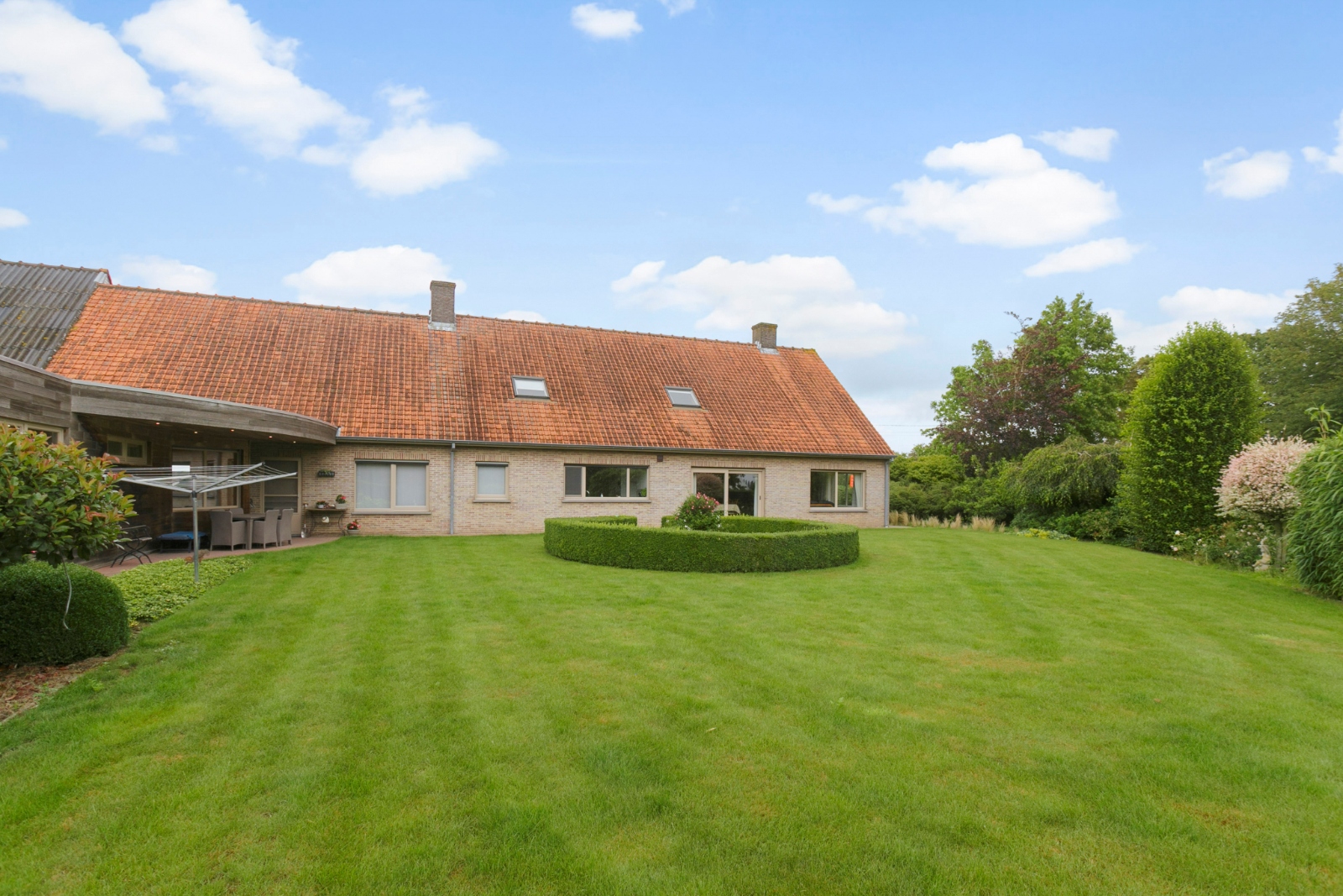 Bedrijfsgebouwen + woonst in uitstekende staat - foto 5