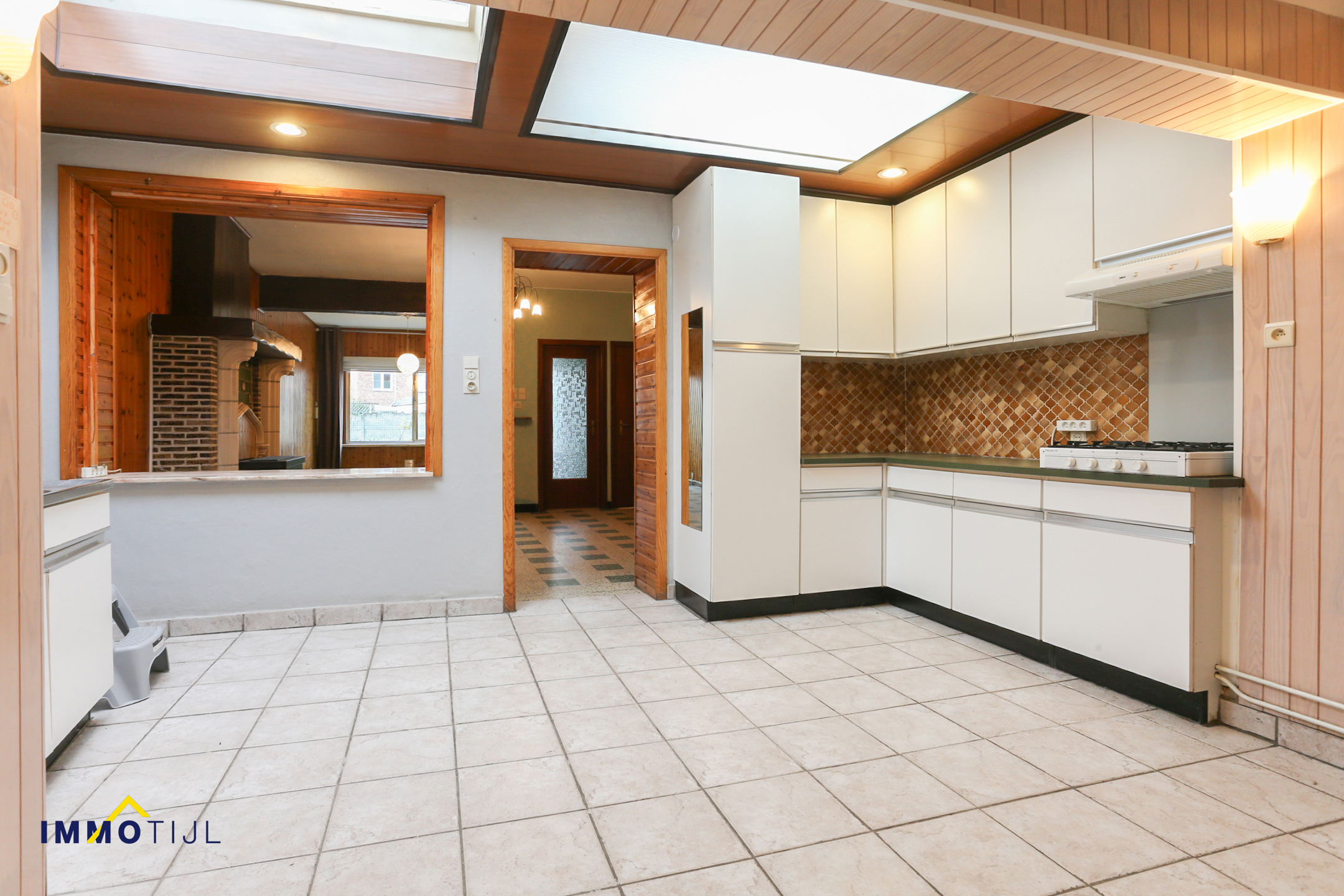 Te moderniseren woning, 3 kamers en oprit naar achter! - foto 5