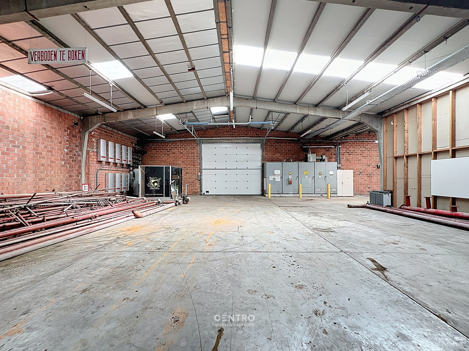 Baanwinkel voor bedrijf (productie, opslag, techniek, recreatie) met bijkomende verkoop naast Lecot, Basic-Fit, Hopsiepops, Eldi, Van Haaren,... vlak bij de RING aan de Poort tot Poperinge ! - foto 4