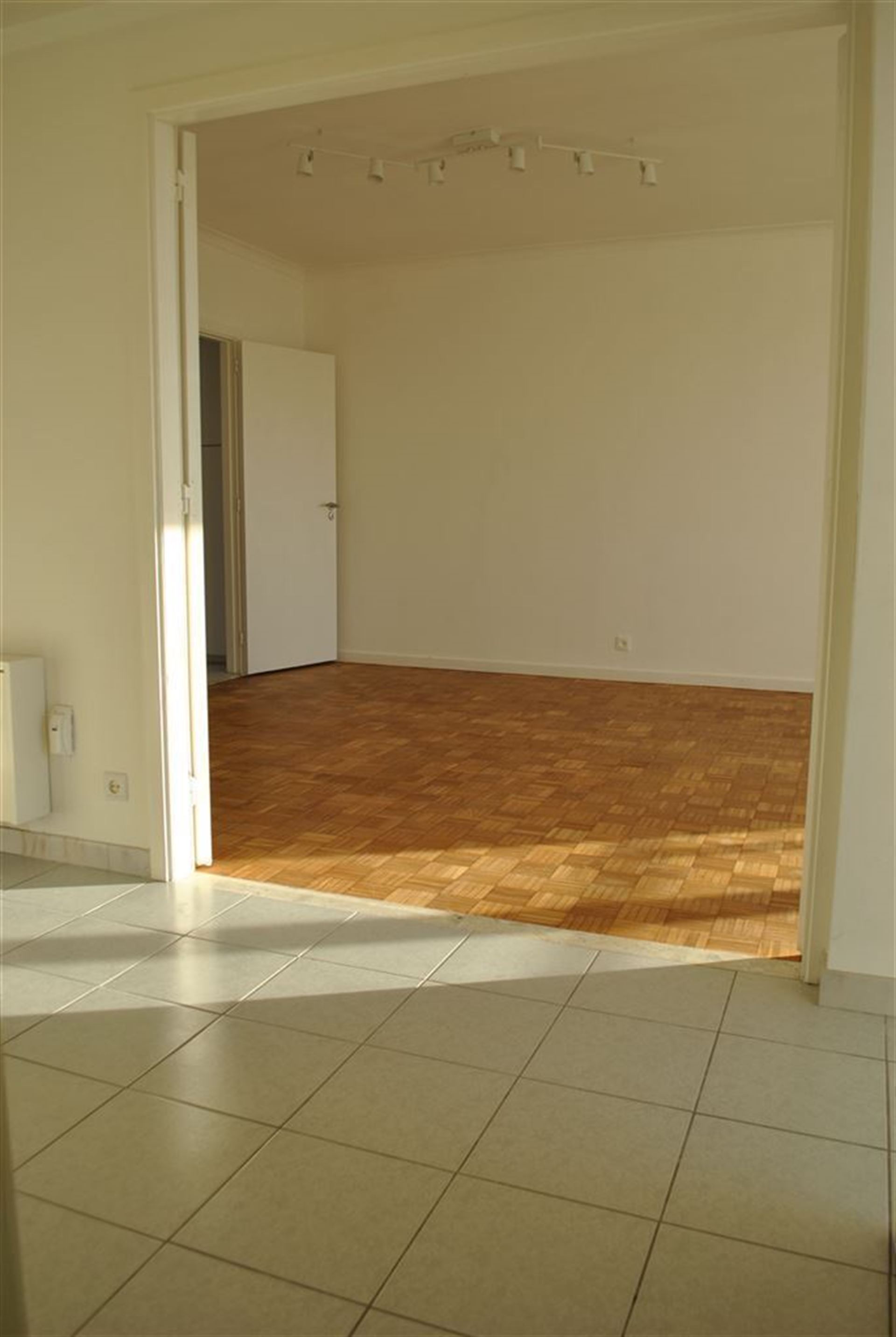 Ruim appartement met 2 slaapkamers - foto 2