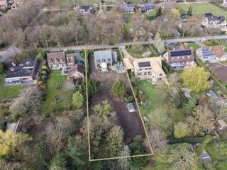 Deze vrijstaande woning met bijhuis, gelegen in een rustige en residentiële wijk in Aalter, heeft alles in huis voor wie op zoek is naar...