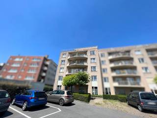INSTAPKLAAR APPARTEMENT NABIJ STADSCENTRUMDit appartement is gelegen dichtbij het stadscentrum en bevindt zich op de 1ste verdieping (lift aanwezig)...