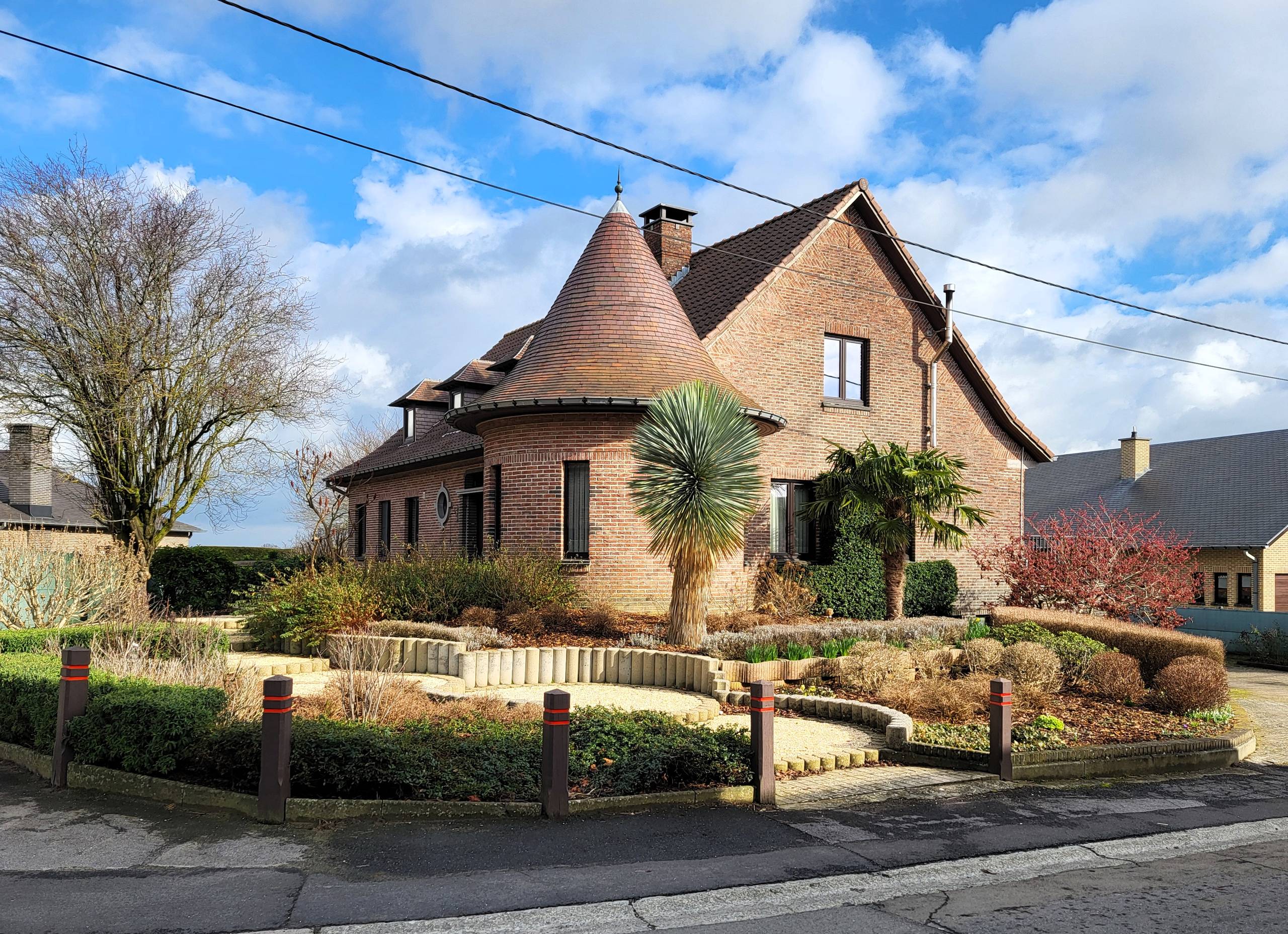 Dit uitzonderlijk ruim en energiezuinig landhuis op 4.149 m² combineert comfort, volume en een instapklare afwerking met tal van mogelijkheden. Topper! - foto 2