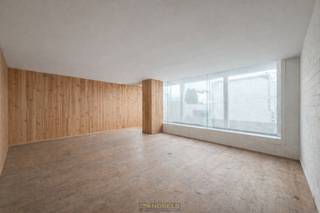 RUIME TOONZAAL van ca. 453 m², gelegen op een VLOT BEREIKBARE LOCATIE te Lierde. Dankzij de ROYALE OPPERVLAKTE en PRAKTISCHE INDELING leent dit...