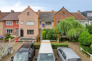 Welcome to this move-in ready home, located in a quiet and sought after area of Halle and with a living area of 118 m². Upon entering, you enter...