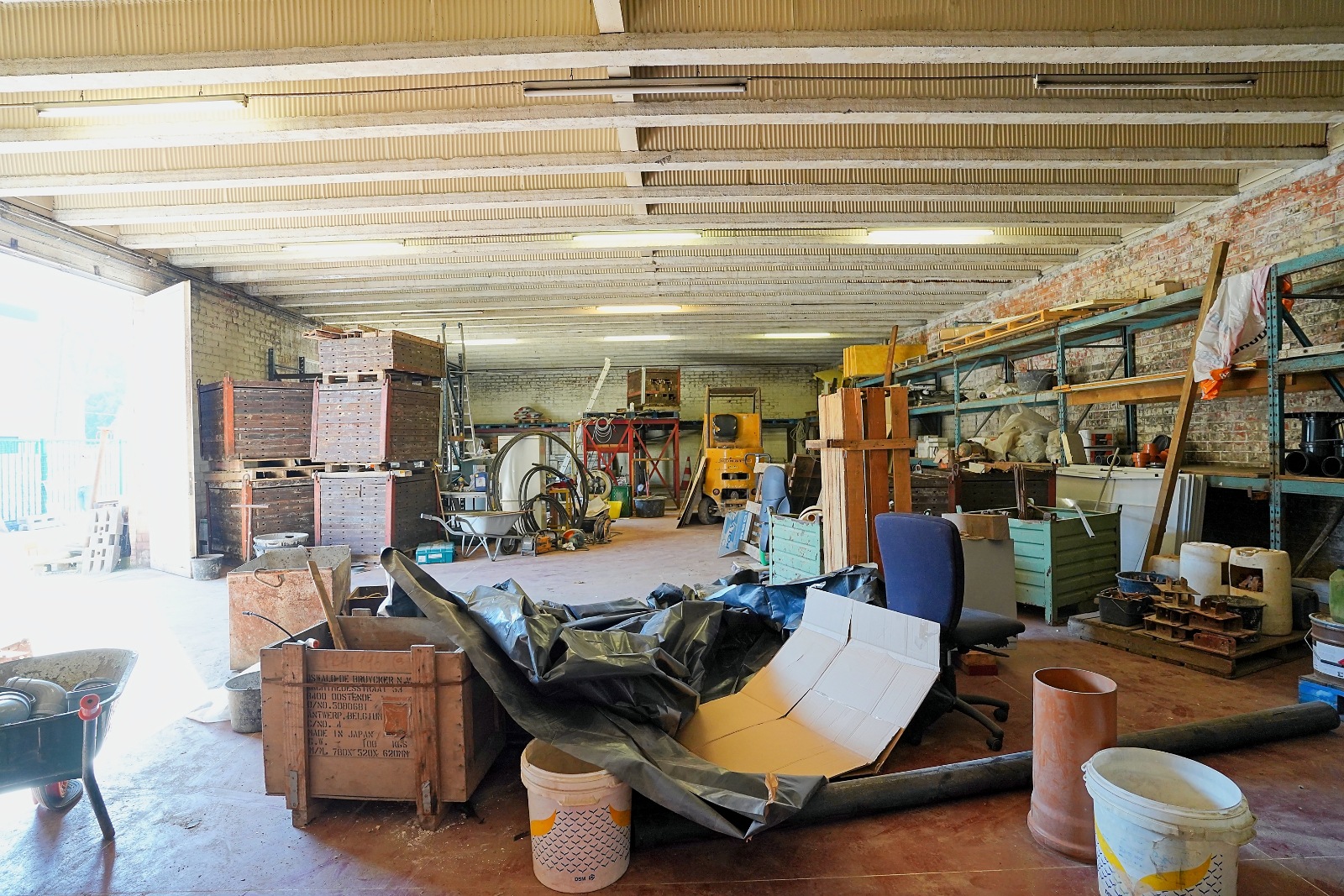 Multifunctionele loods met buitenruimte - photo 2