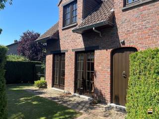 Gunstig gelegen villa met 3 slaapkamers tuin, nabij centrum Alken* Geen renovatieverplichting (EPC-label: D)* AsbestveiligDeze open bebouwing treffen...