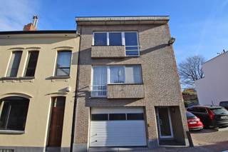 Leuk 1 slaapkamerappartement op de 2e verdieping van een klein gebouw, in het centrum van Tervuren. Inkomhal (3m²), met aansluitend de woon-...