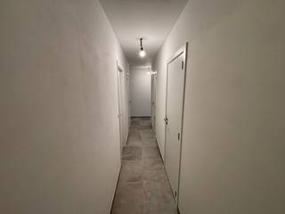 In het centrum van Lauwe bevindt zich een nieuwbouwappartement met twee ruime slaapkamers, terras en staanplaats.De indeling is als volgt:Inkomhal,...