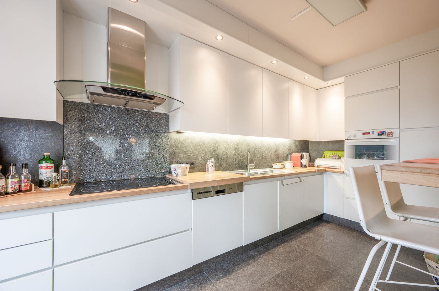 Prachtig instapklaar appartement met 2 slaapkamer in het hartje van Oostende - foto 5