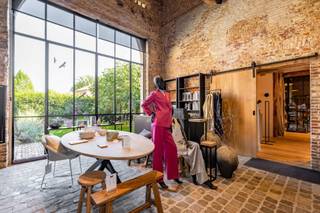 Tiendeschuur, 1 hoek woning, in een deel van het Kasteel van Dormaal.De Tiendeschuur doet dienst als karaktervol en hoogwaardig afgewerkt...