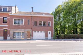 <p><strong>Century21ImmoNero stelt voor:</strong></p><p>RENOVATIE- en INVESTERINGSPROJECT van 2 woningen op TOPLIGGING, gelegen op wandelafstand van gemeentepark, Zoniënwoud, scholen en treinstation, is dit een ideaal investeringsproject:</p><p>Het betreft 2 te renoveren woningen, gelegen op een mooi Zuid georienteerd terrein van 12A45, aansluitend aan een klein parkje.</p><p>Woning nr. 65: Volledig onderkelderd, GV: Living, Keuken, Verdiep: 3 kamers +  badkamer + grote zolder.</p><p>Woning nr. 67 is volledig onderkelderd , op GV: Garage 1 wagen, inkom + Leefruimte. <br />Verdiep: Appartement met 1 slaapkamer en badkamer. Grote zolder waar nog kamers mogelijk zijn.</p>