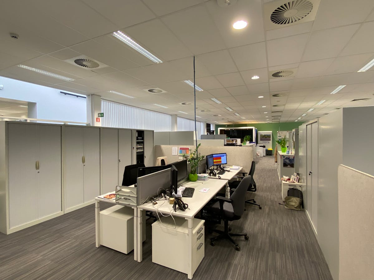 Kantoorgebouw op centrale ligging te Roeselare - foto 3