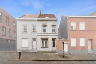 Te koop: instapklare gesloten eengezinswoning in het centrum van Vilvoorde.Deze charmante woning, gebouwd tussen 1900 en 1918, combineert karakter...