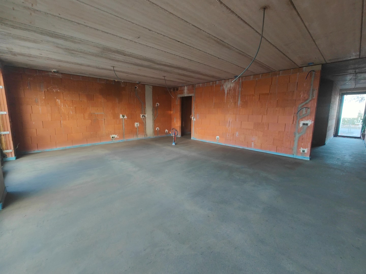 Stijlvolle nieuwbouwwoning met 2 slaapkamers & ruime zonnige tuin met terras - foto 4