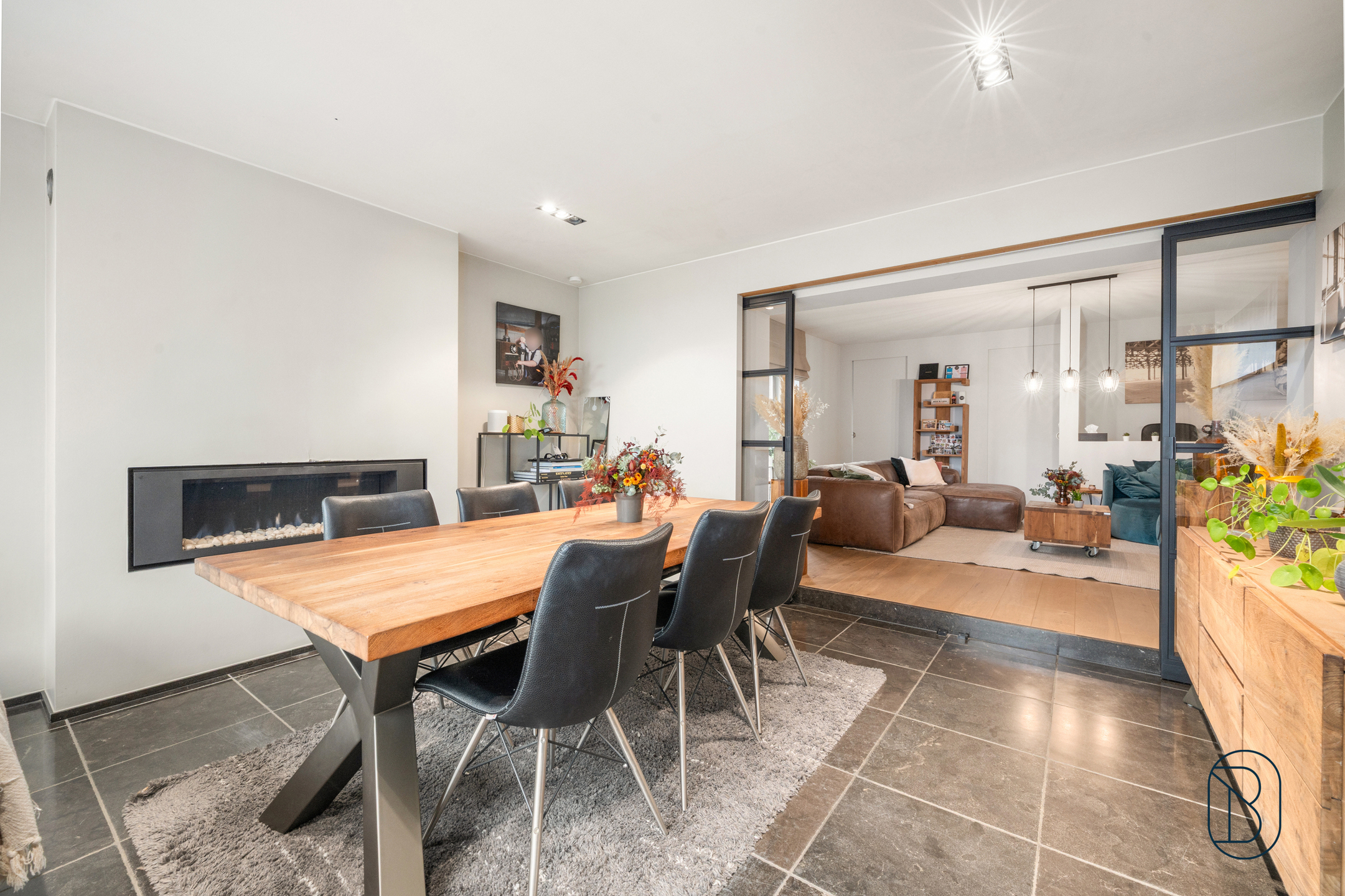 Stijlvolle gerenoveerde woning met loods in Zwevegem - foto 3