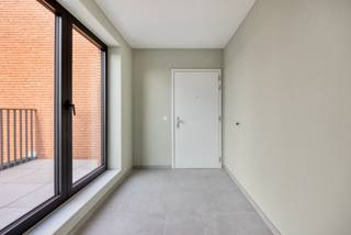 <span>Residentie Marguerite telt </span><strong>7 nieuwbouwappartementen</strong><span> met 1 tot 3 slaapkamers, waaronder een grote studio met 1 slaapkamer en een duplex penthouse met 2 slaapkamers. De appartementen zijn voorzien van een ruim terras. Je woont er in een leuke buurt op een toplocatie langs de Maria Theresiastraat in hartje Leuven. Op het gelijkvloers zullen kantoren gevestigd zijn. De </span><strong>oplevering</strong><span> zal voorzien zijn in de </span><strong>zomer van 2024</strong><span>.</span><br /><br /><span>Residentie Marguerite is gelegen op een unieke locatie, op wandelafstand van het station en van het gekende Ladeuzeplein. In de directe omgeving vind je tal van cafés, restaurants en supermarkten. De gezellige Oude Markt bevindt zich op 4 minuten fietsen. In enkele naburige parkjes kan je genieten van de rust. De ruime avondzonterrassen bieden je een prachtig zicht op de bibliotheektoren.</span><br /><br /><span>Marguerite is een duurzaam woonproject. De ruime appartementen zijn ingericht met focus op een lage energiebehoefte en een optimaal gebruikerscomfort. Alle entiteiten voldoen aan de BEN-norm (Bijna Energie Neutraal) van het Vlaams Energie Agentschap. De stijlvol ingerichte appartementen worden op een hoogwaardige manier afgewerkt volgens de laatste, hedendaagse standaarden. De kelder voorziet voor iedere bewoner een berging met fietsenstalling. Je geniet van alle comfort en toegankelijkheid van het wonen in de binnenstad.</span><br /><br /><span>Interesse? Vraag meer info aan en we helpen je verder.</span><br /><br /><strong>info@immogve.be</strong><br /><strong>016 56 56 14</strong>