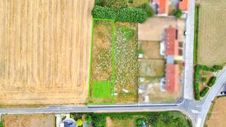 Op deze prachtige locatie in Amougies worden er <strong>2 percelen</strong> aangeboden beide geschikt voor een <strong>open bebouwing</strong>. Bouwt U hier binnenkort uw droomhuis die uitkijkt op de groene omgeving rondom het Kluisbos?<br /><strong>Geen bouwverplichting van toepassing!</strong><br /><br />De oppervlaktes van beide loten bedragen:<br />lot 1.     €179.900      →     1176 m²<br />lot 2.     €169.900      →     1311 m²<br /><br />Meer info? Contacteer Kyamo De Smet: 0479 06 13 71