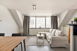 In het CENTRUM gelegen leuk instapklaar DUPLEXAPPARTEMENT met 2 SLK! INDELING: inkom met apart toilet, aangename leefruimte met open...