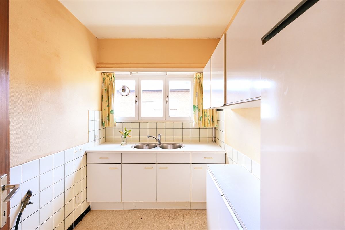 Lichtrijk te renoveren hoekappartement in hartje Brasschaat - foto 4