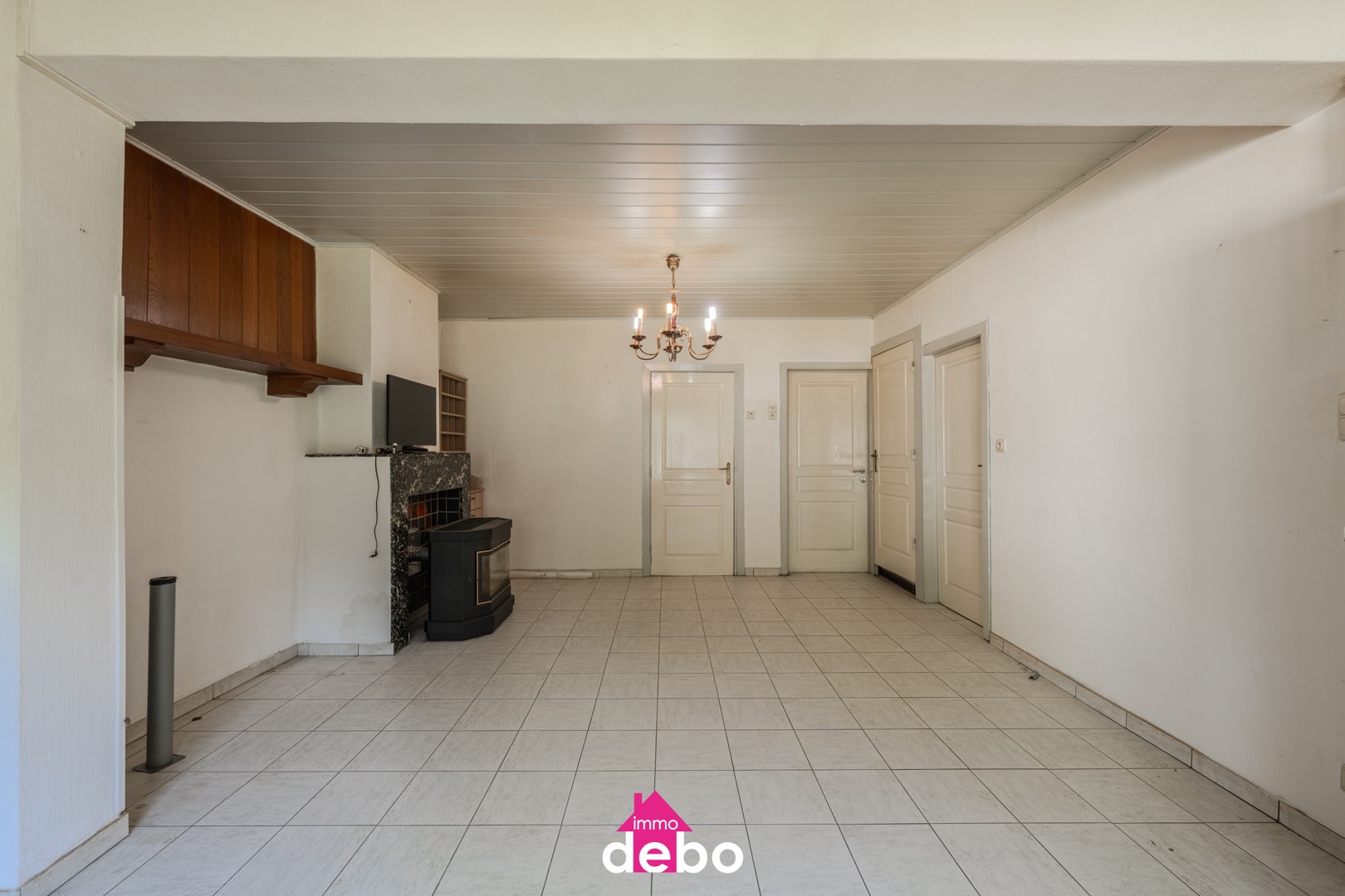 Zeer interessante charmante en ruime woning met 4 slaapkamers, badkamer, keuken, 2 garages en grote tuin - foto 4