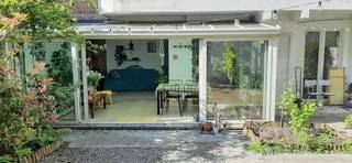 Ontdek dit schitterende appartement van ± 110 m², ideaal gelegen op de begane grond in de gegeerde buurt van de Vijvers van Elsene en de Abdij...