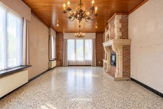 <p>Discover this practically laid-out bungalow with two full-sized bedrooms, a versatile walk-through room, a garage, and an east-facing garden. Thanks to its single-level layout, this home offers an attractive opportunity for those who want to live comfortably without having to climb stairs every day and are also looking for a property with renovation potential.</p><p>The driveway provides on-site parking and leads to the garage. The garage is suitable for storing a car, bicycles, and other essentials, making it a valuable addition to your daily living comfort.</p><p>You enter the home through the entryway. The living area offers ample space to create a cozy sitting and dining area. Thanks to the functional layout, the various rooms can be further adapted to your personal living needs.</p><p>The bungalow features two full-sized bedrooms, each of which can be furnished as a comfortable and personal retreat. There is also a walk-through room. This extra space can serve as a walk-in closet, home office, hobby room, or playroom, among other uses, offering a variety of possibilities.</p><p>The bathroom is equipped with a shower. The home also features a separate guest restroom, which offers added convenience for both residents and visitors.</p><p>At the rear is the east-facing garden. Here, you can enjoy the sun primarily in the morning and early afternoon. The outdoor space offers various possibilities for creating a pleasant patio, a green garden, or a low-maintenance outdoor area.</p><p>This bungalow serves as an excellent foundation for anyone who wants to renovate the home entirely according to their own taste and contemporary living standards. A renovation requirement applies. This immediately presents the opportunity to make targeted investments in insulation, energy-efficient technologies, and personalized finishes.</p><p>Thanks to its combination of a fully single-level layout, two bedrooms, a versatile walk-through room, a garage, parking on the driveway, and an east-facing garden, this home presents an attractive opportunity for first-time buyers, small families, or anyone looking for a home to live in for a lifetime.</p><p>Easily schedule your visit online, by phone at 09 310 77 07, or by email at info@woonhoekvastgoed.be.</p>