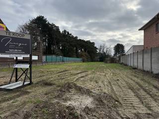 Gelegen in een rustig zijstraat tussen Tremelo & Keerbergen bevindt zich deze bouwgrond voor open bebouwing met achterliggend perceel met een...